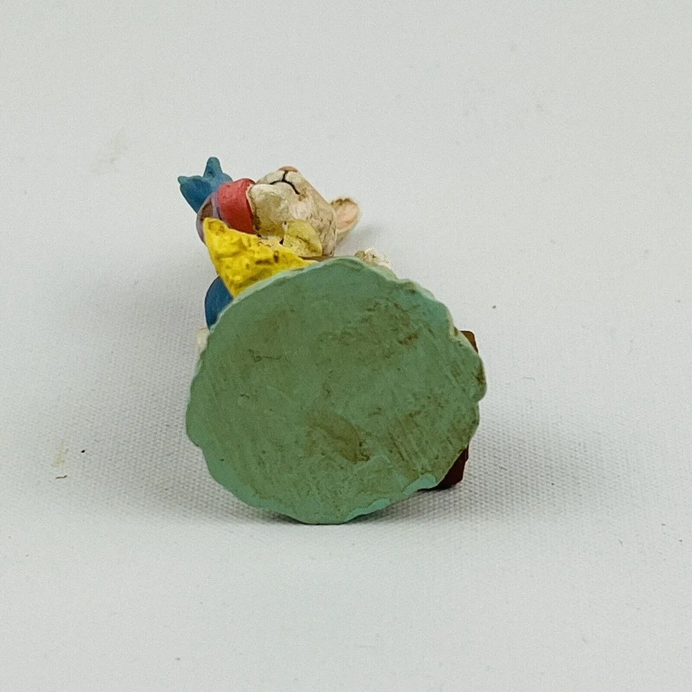 Cottontail Lane Shopkeeper Bunny‎ Figurine Broom Resin Midwest Cannon Falls